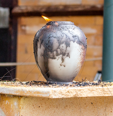 Rakku pot burning