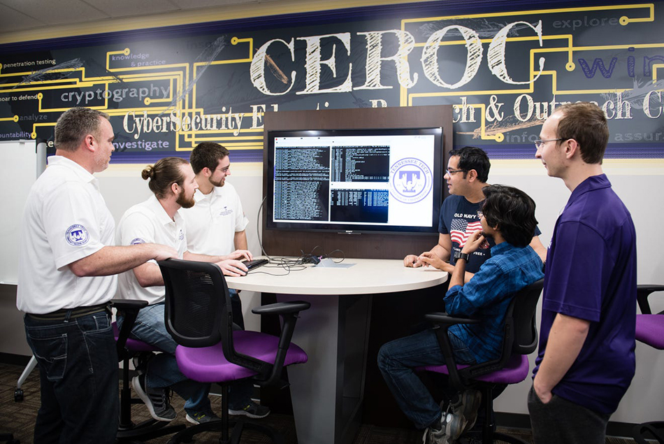 students working on computer in CEROC lab