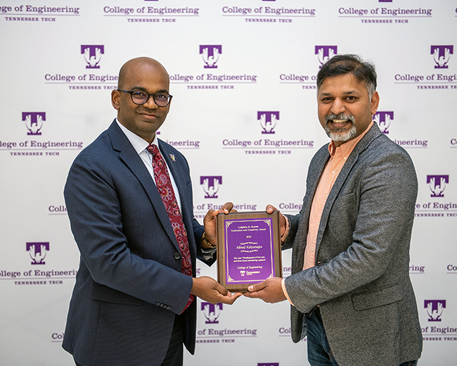 Alfred Kalyanapu receiving the award from Kumar Yelamarthi