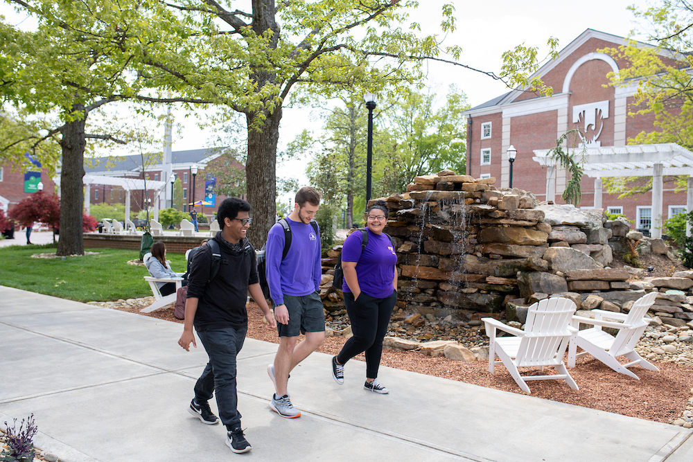 Students walk on Tennessee Tech's campus