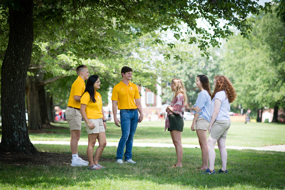 Students meet with Trailblazers on the Main Quad for a campus tour.